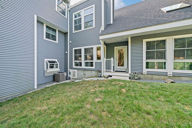 2 Rivers Edge Rd 2, Hull, MA 02045