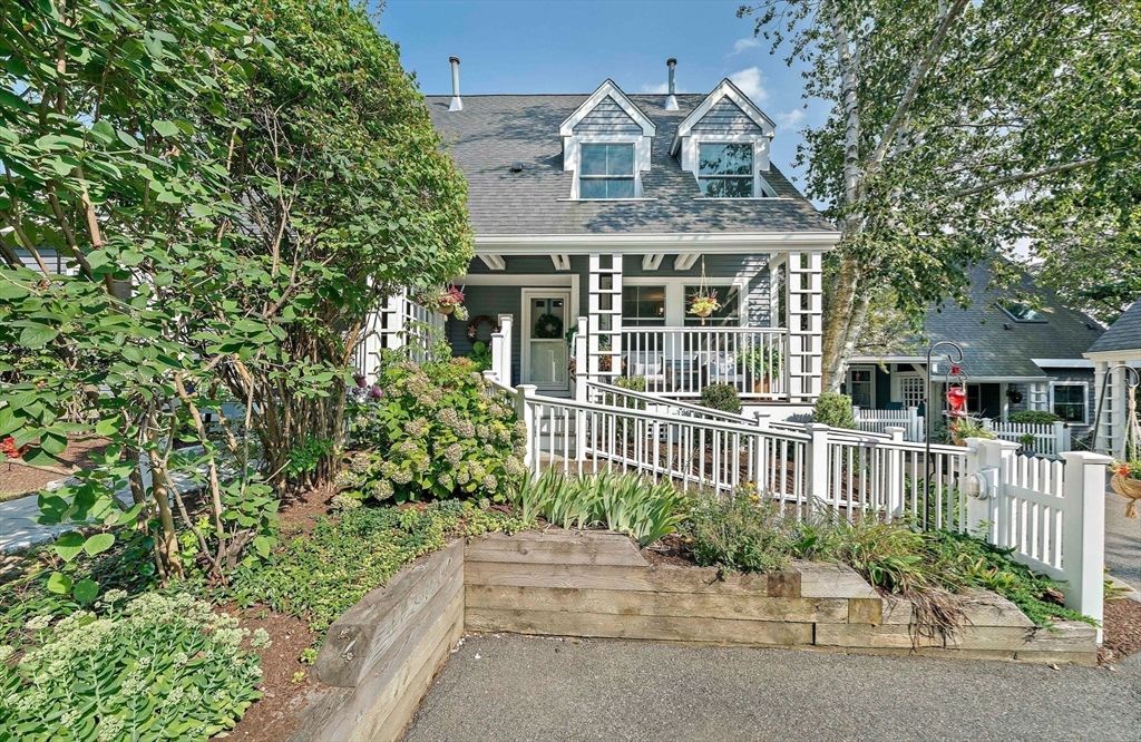 2 Rivers Edge Rd 2, Hull, MA 02045