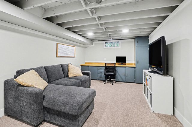 340 4th Avenue, Holland, MI 49424