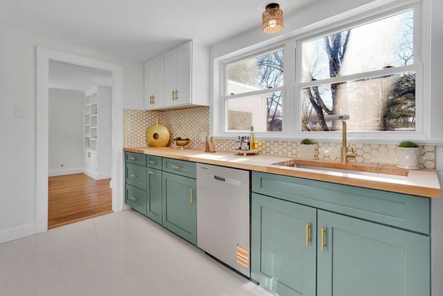 36 Silver St, South Hadley, MA 01075