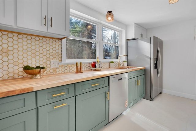 36 Silver St, South Hadley, MA 01075