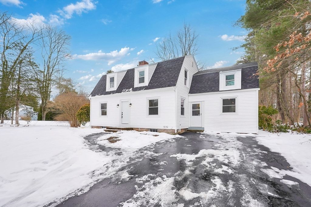 36 Silver St, South Hadley, MA 01075