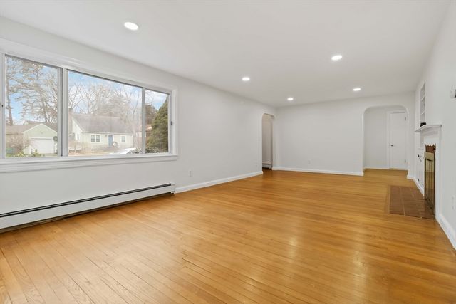 58 Cutler Dr, Framingham, MA 01701