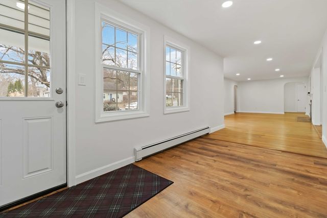 58 Cutler Dr, Framingham, MA 01701