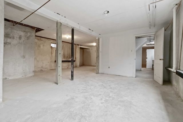 58 Cutler Dr, Framingham, MA 01701