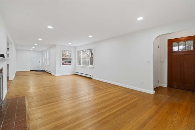 58 Cutler Dr, Framingham, MA 01701