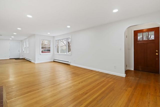 58 Cutler Dr, Framingham, MA 01701