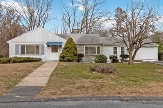 58 Cutler Dr, Framingham, MA 01701