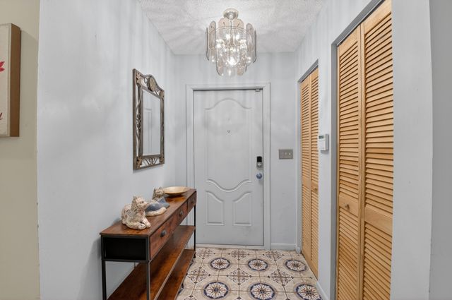 18101 107th Avenue S, Boca Raton, FL 33498