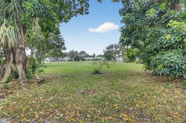 18101 107th Avenue S, Boca Raton, FL 33498