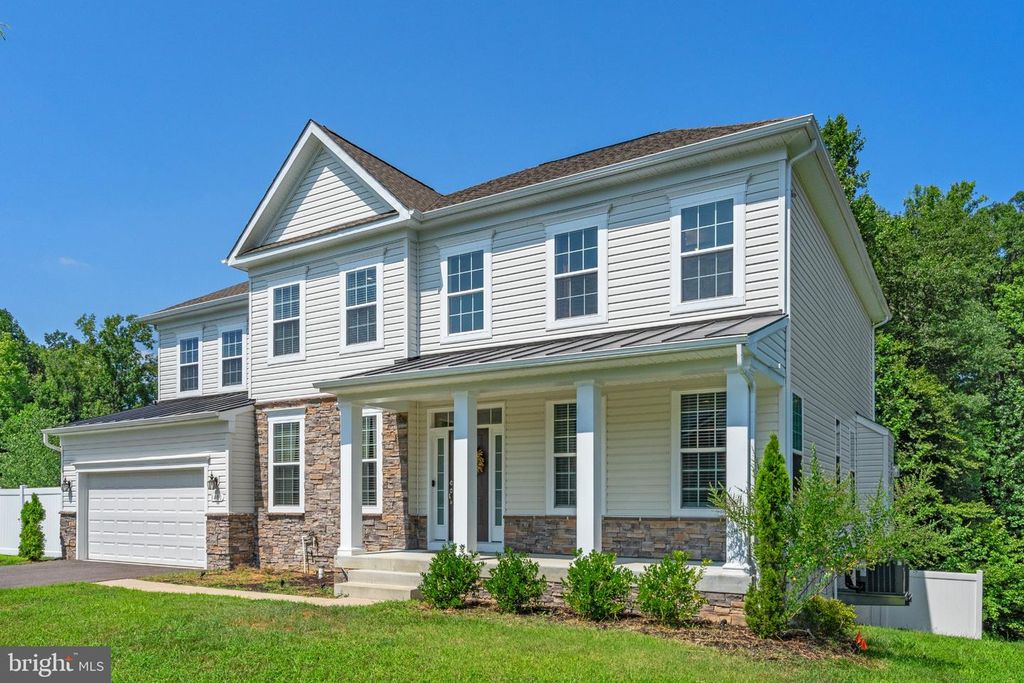 Image 2 of property listing at 8400 CEDAR CHASE, Clinton, MD 20735