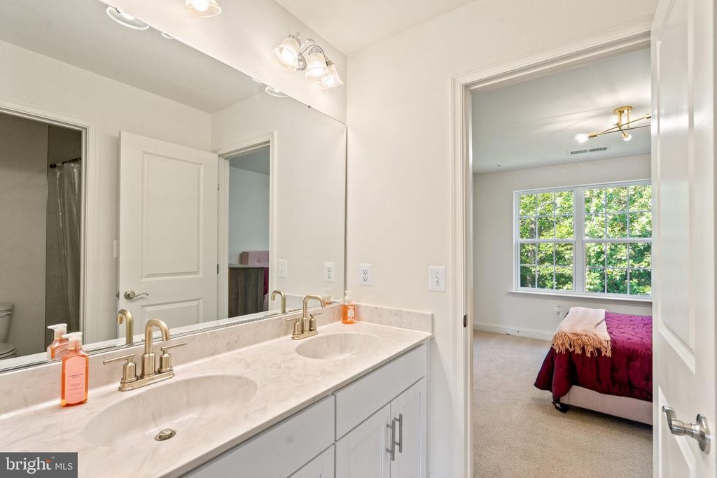 Image 18 of property listing at 8400 CEDAR CHASE, Clinton, MD 20735