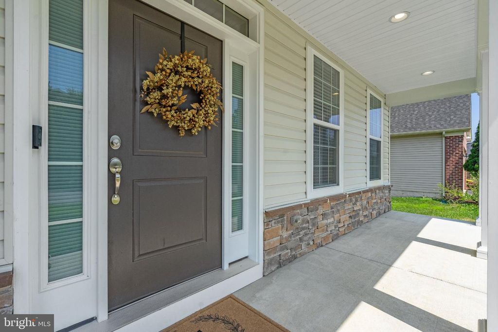 Image 3 of property listing at 8400 CEDAR CHASE, Clinton, MD 20735