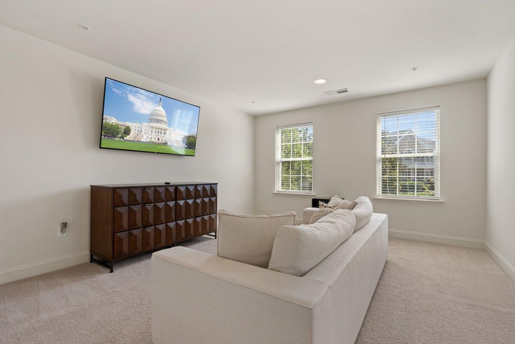 Image 5 of property listing at 8400 CEDAR CHASE, Clinton, MD 20735