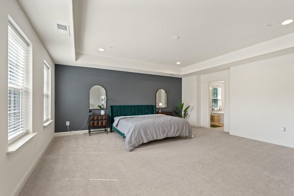 Image 7 of property listing at 8400 CEDAR CHASE, Clinton, MD 20735