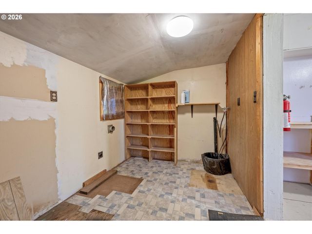 6824 Se 66TH Ave, Portland, OR 97206