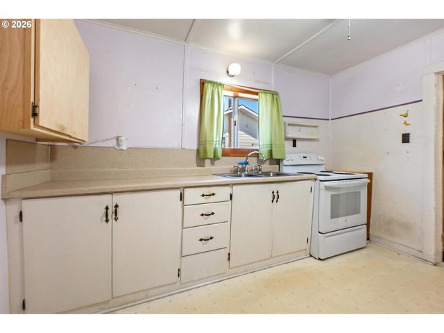 6824 Se 66TH Ave, Portland, OR 97206