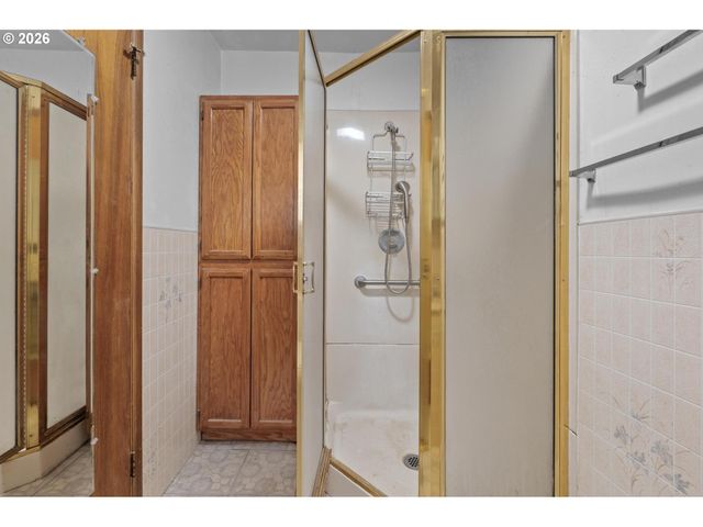 6824 Se 66TH Ave, Portland, OR 97206