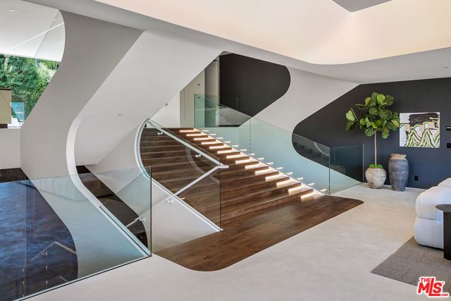 1254 Roberto Lane, Los Angeles, CA 90077