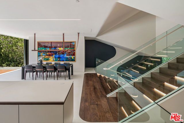 1254 Roberto Lane, Los Angeles, CA 90077