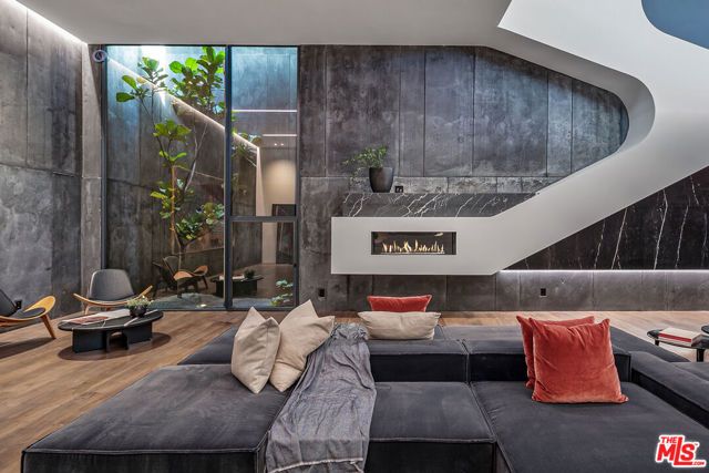 1254 Roberto Lane, Los Angeles, CA 90077