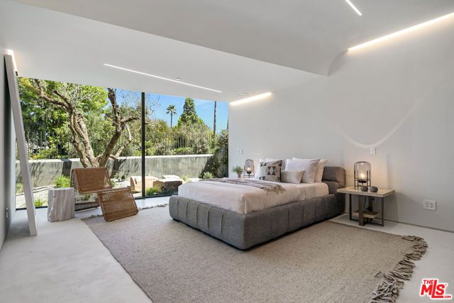 1254 Roberto Lane, Los Angeles, CA 90077