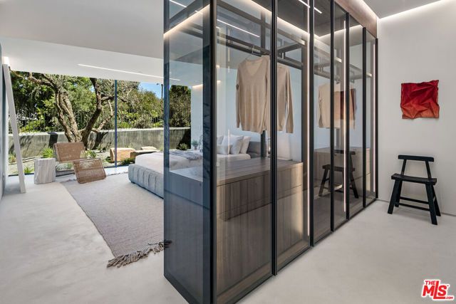 1254 Roberto Lane, Los Angeles, CA 90077