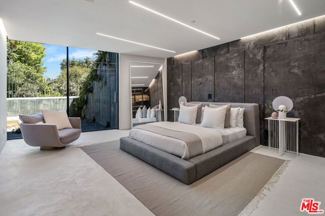 1254 Roberto Lane, Los Angeles, CA 90077