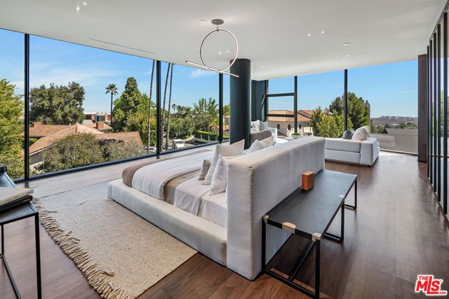 1254 Roberto Lane, Los Angeles, CA 90077