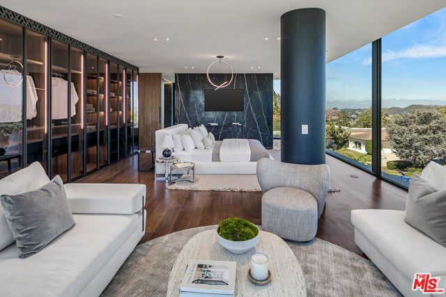 1254 Roberto Lane, Los Angeles, CA 90077