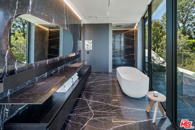 1254 Roberto Lane, Los Angeles, CA 90077