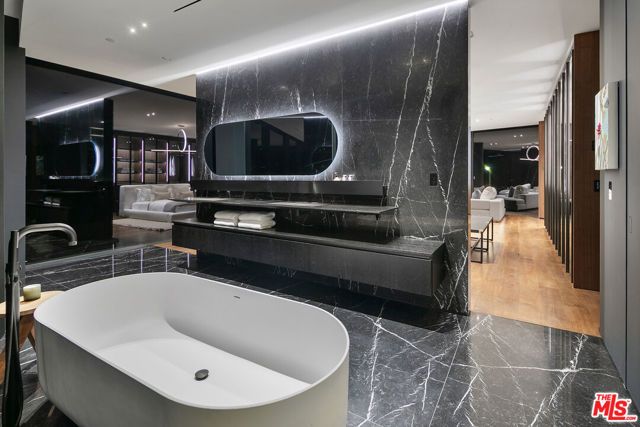 1254 Roberto Lane, Los Angeles, CA 90077