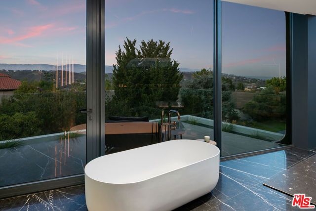1254 Roberto Lane, Los Angeles, CA 90077