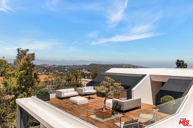 1254 Roberto Lane, Los Angeles, CA 90077