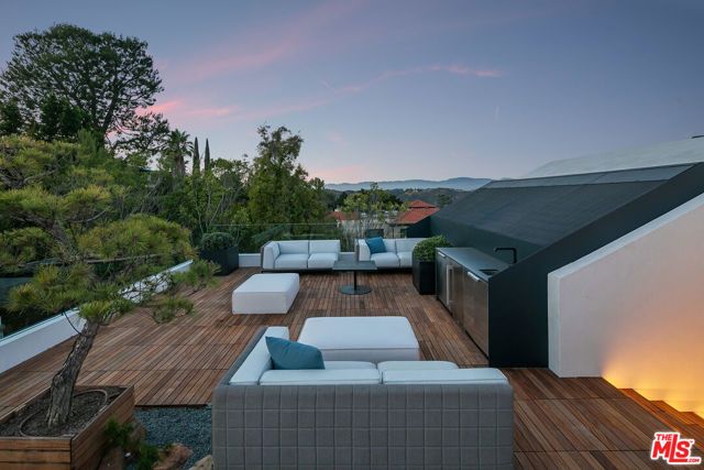 1254 Roberto Lane, Los Angeles, CA 90077