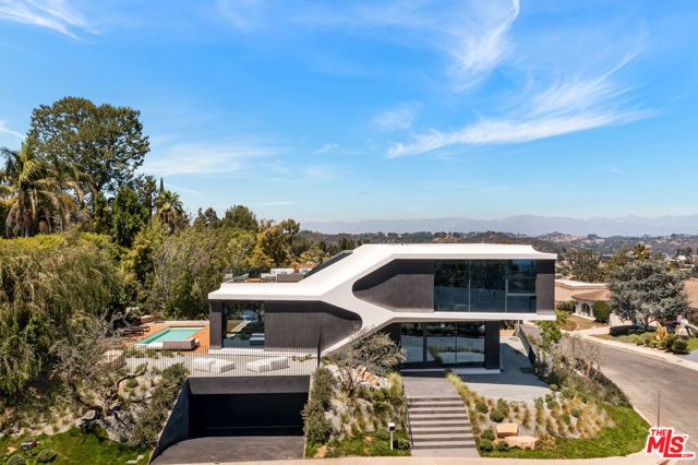 1254 Roberto Lane, Los Angeles, CA 90077