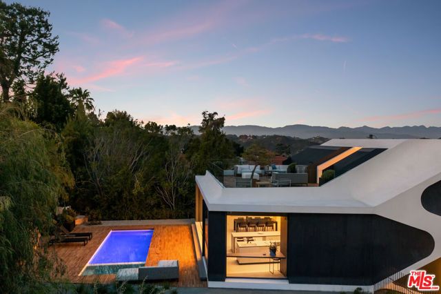 1254 Roberto Lane, Los Angeles, CA 90077