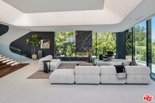 1254 Roberto Lane, Los Angeles, CA 90077
