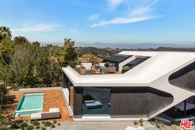 1254 Roberto Lane, Los Angeles, CA 90077