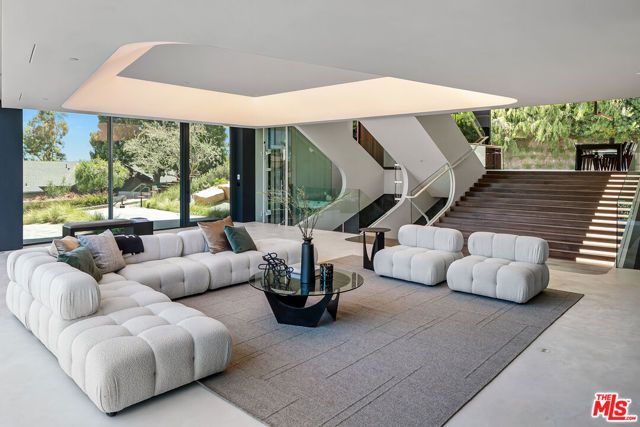 1254 Roberto Lane, Los Angeles, CA 90077
