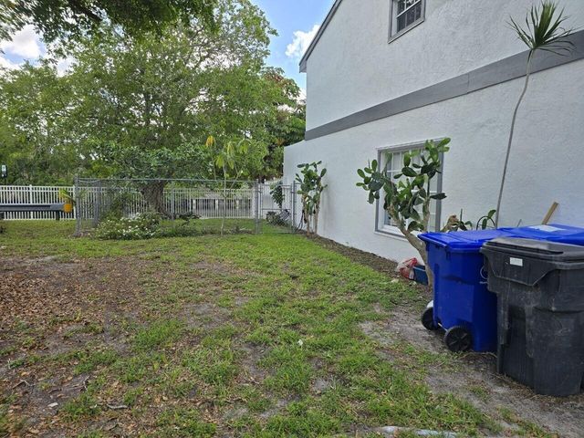 7900 SW 7th Place, North Lauderdale, FL 33068
