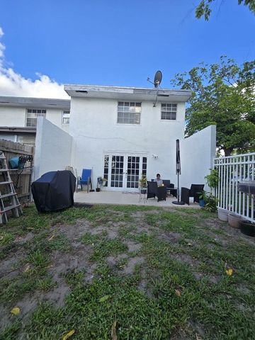7900 SW 7th Place, North Lauderdale, FL 33068