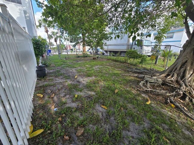 7900 SW 7th Place, North Lauderdale, FL 33068