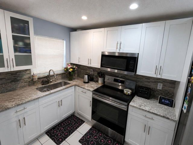 7900 SW 7th Place, North Lauderdale, FL 33068