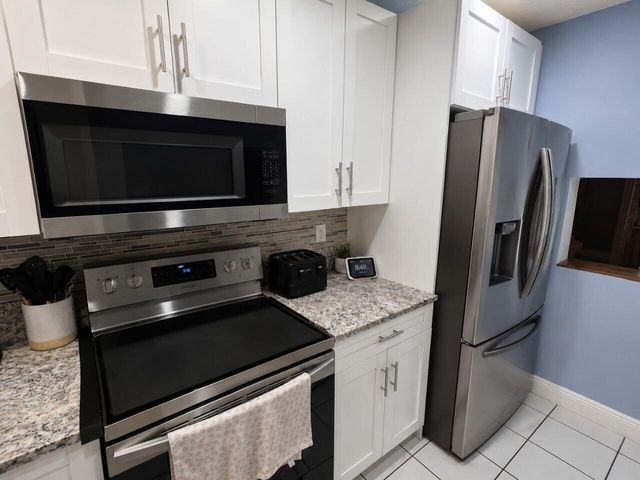 7900 SW 7th Place, North Lauderdale, FL 33068