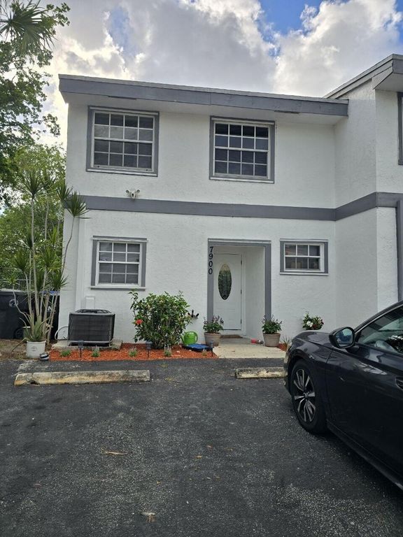 7900 SW 7th Place, North Lauderdale, FL 33068