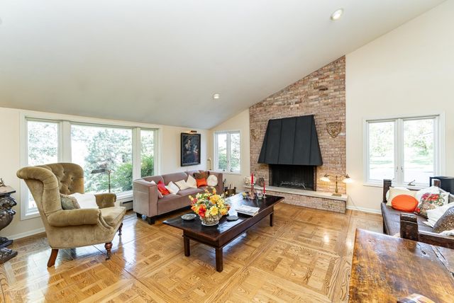 2011 Merrihills Drive SW, Rochester, MN 55902