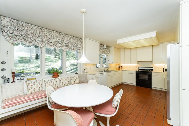 2011 Merrihills Drive SW, Rochester, MN 55902