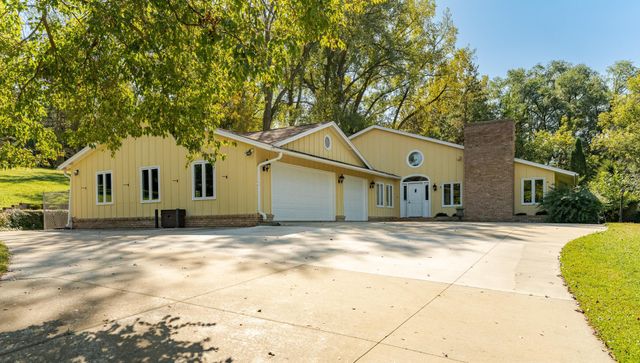 2011 Merrihills Drive SW, Rochester, MN 55902