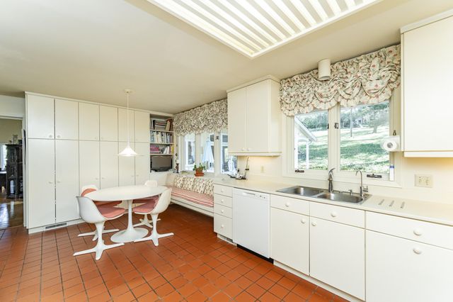 2011 Merrihills Drive SW, Rochester, MN 55902